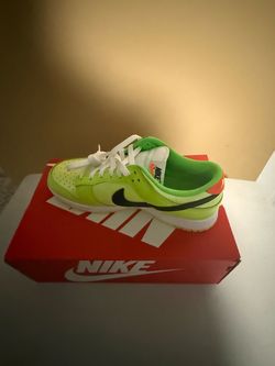Nike Dunk Low SE Splash Volt