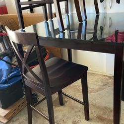 Bar Hight Table Four Chairs 