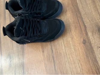 Used retro 4s kids size 1.5 $25(blackcats)