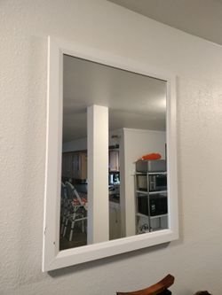 Hanging wall mirror
