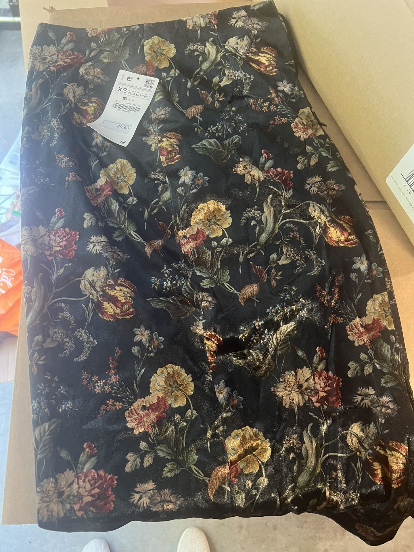 Velvet Floral Pencil Skirt