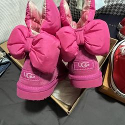 UGG SIZE 2 Girl.. Needs Some Cleaning $65