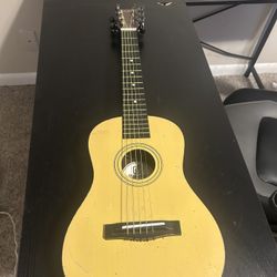 Vintage Small Guitar !