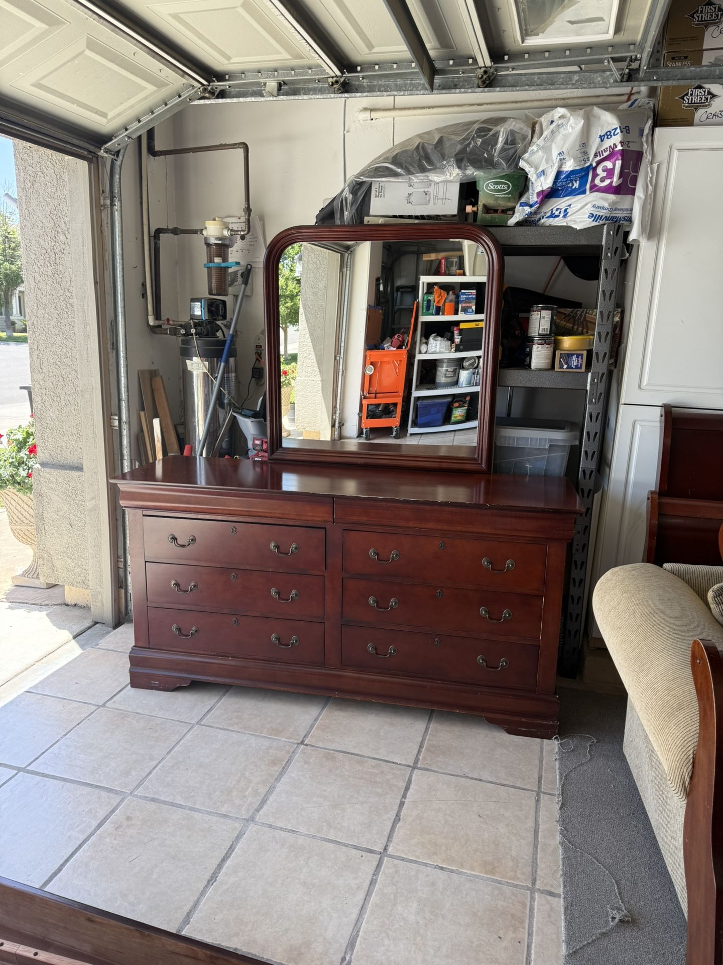 Dresser With Mirror