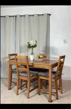 Compact Kitchen Dining Table & 4 Chairs PERFECT FOR APARTMENT!