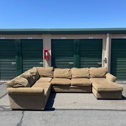 Free Delivery! Beautiful Modular Crate and Barrel Sectional sofa/couch with Chaise!
