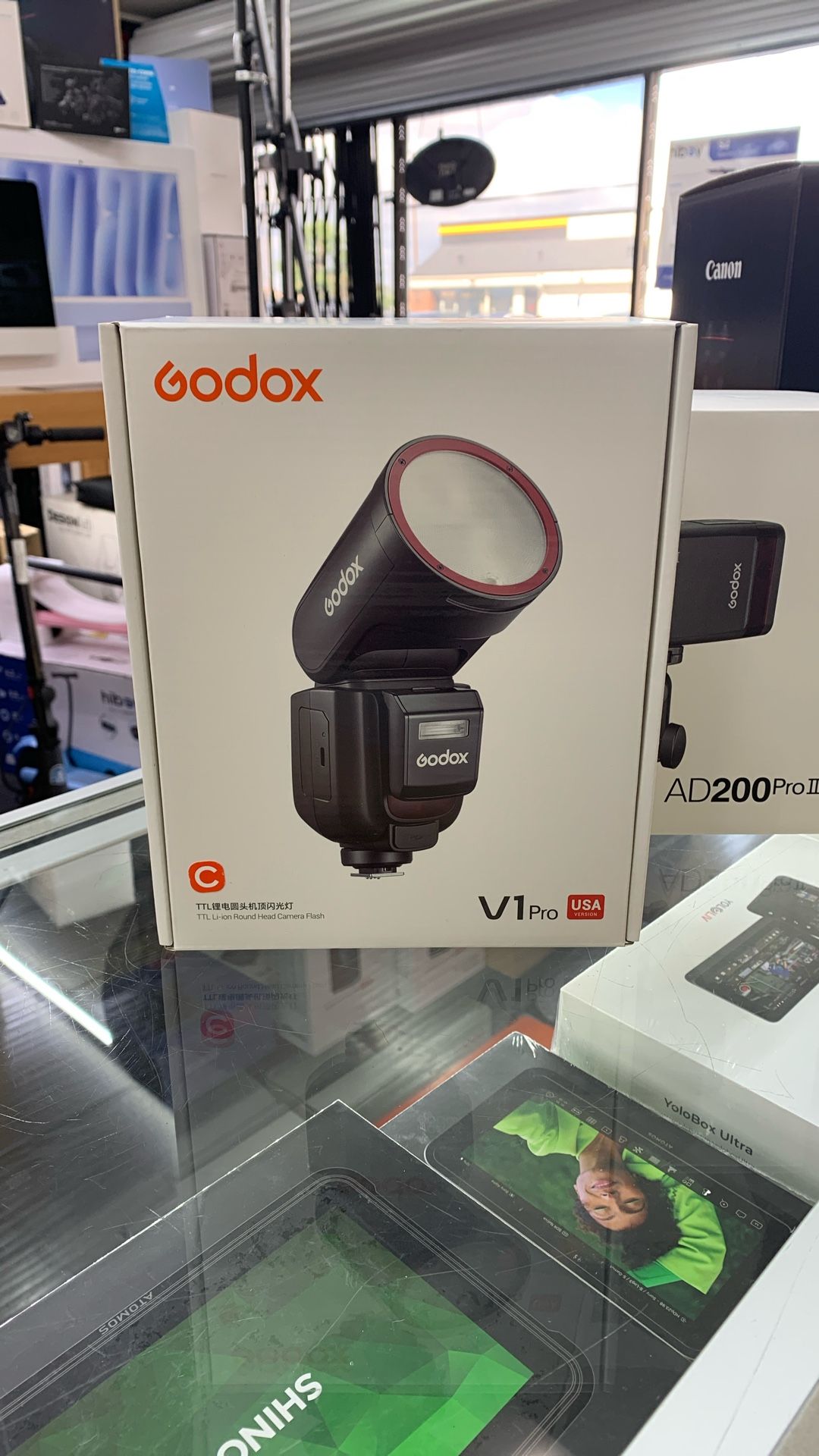 Godox V1 pro Flash For Canon Cameras