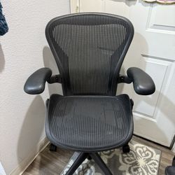 Herman Miller Aeron Office Chair ( SIZE B ) FIRM ON PRICE !!