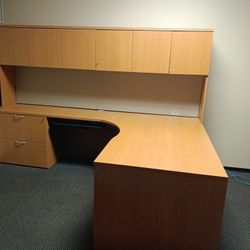 Light Colored Office Desk With Chair