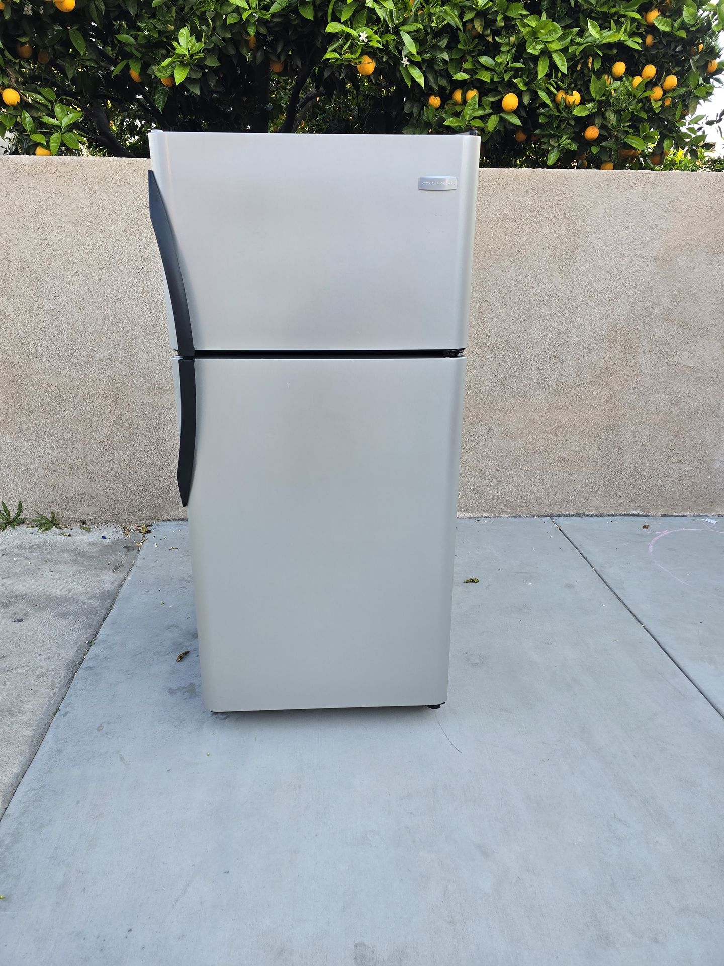 3MONTHS WARRANTY 30X30X66 FRIGIDAIRE FRIDGE 18CUFT SILVER