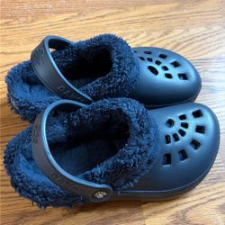 Ladies Size 5/6 Fleece Lined Dawgs (new)