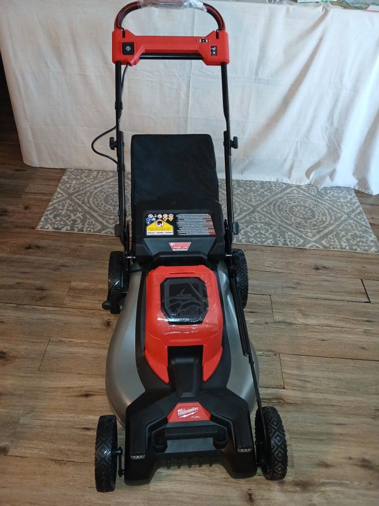 Milwaukee
M18 FUEL Brushless Cordless 21 in. Walk Behind Dual Battery Self-Propelled Mower Tool Only
