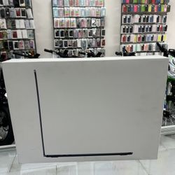 Macbook Air 15” M3 Chip 8GB/512GB! Finance For $50 Down Payment!!