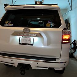 Toyota 4runner (5th Gen) OEM Taillights (pair)