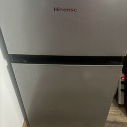 Hisense mini Fridge/Freezer 