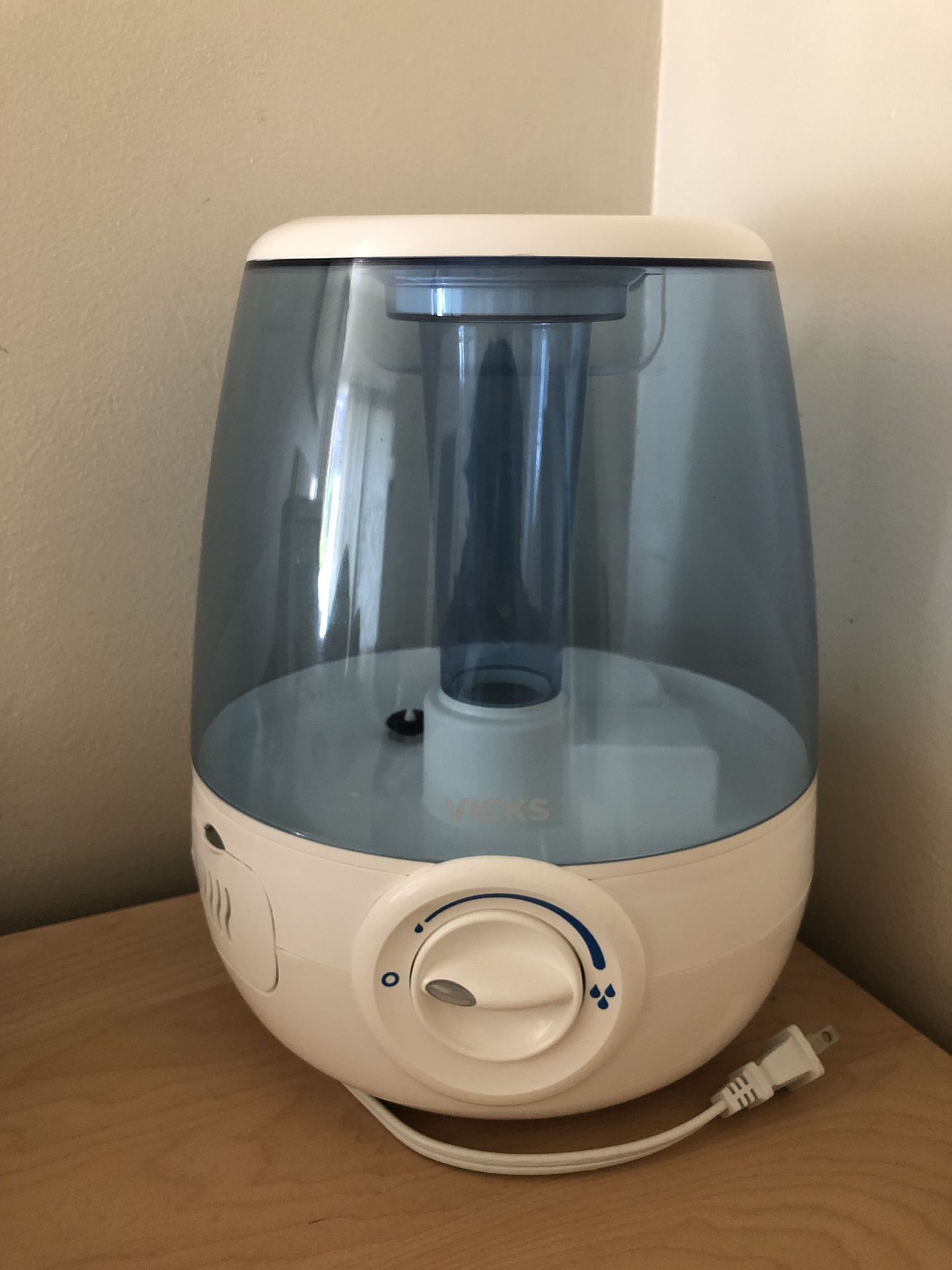 Vicks humidifier 1.2 Gallon with Cool Mist
