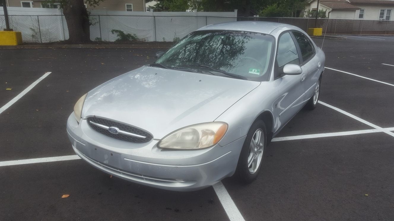 2000 Ford Taurus