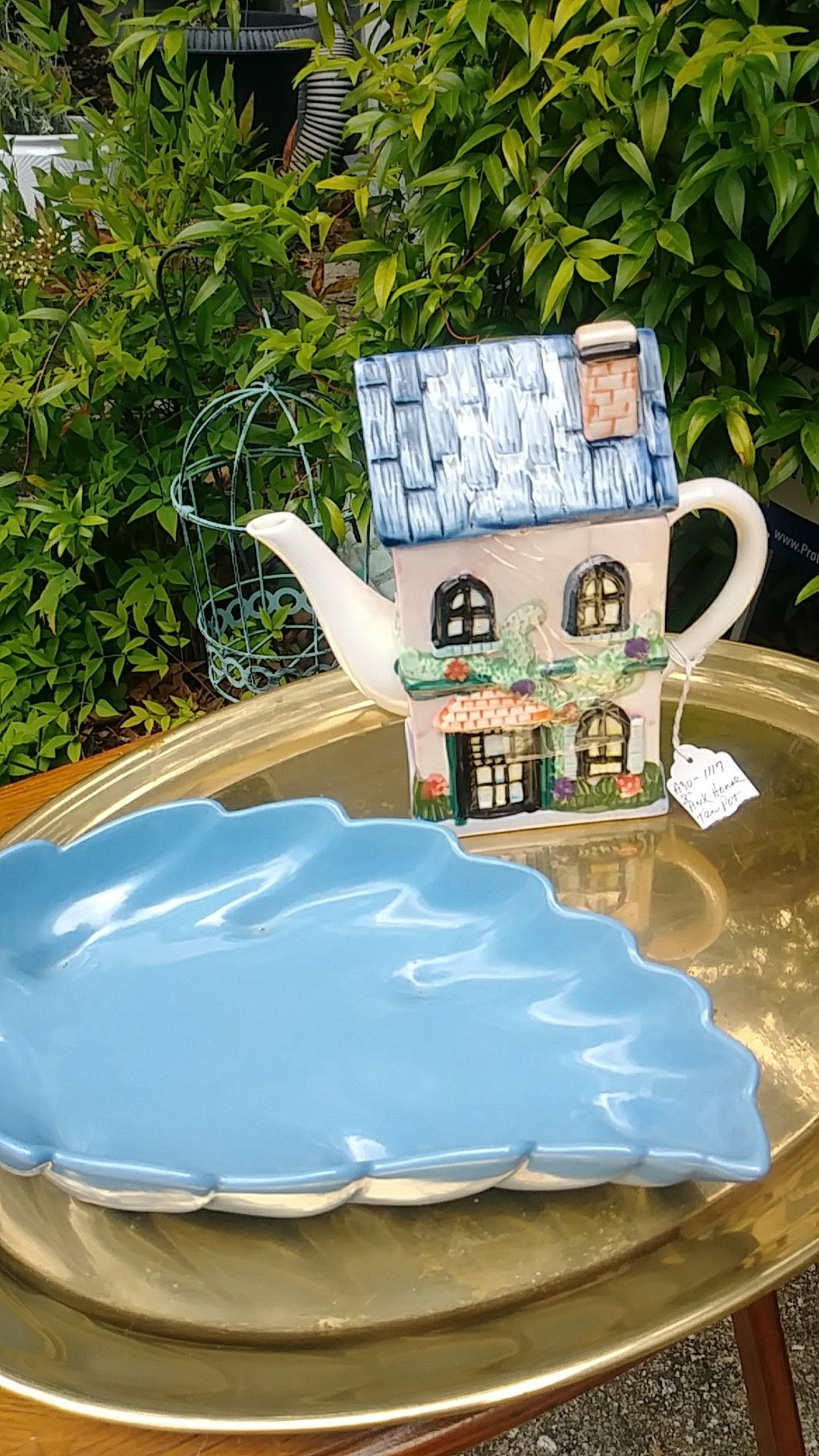 VINTAGE TEA POT