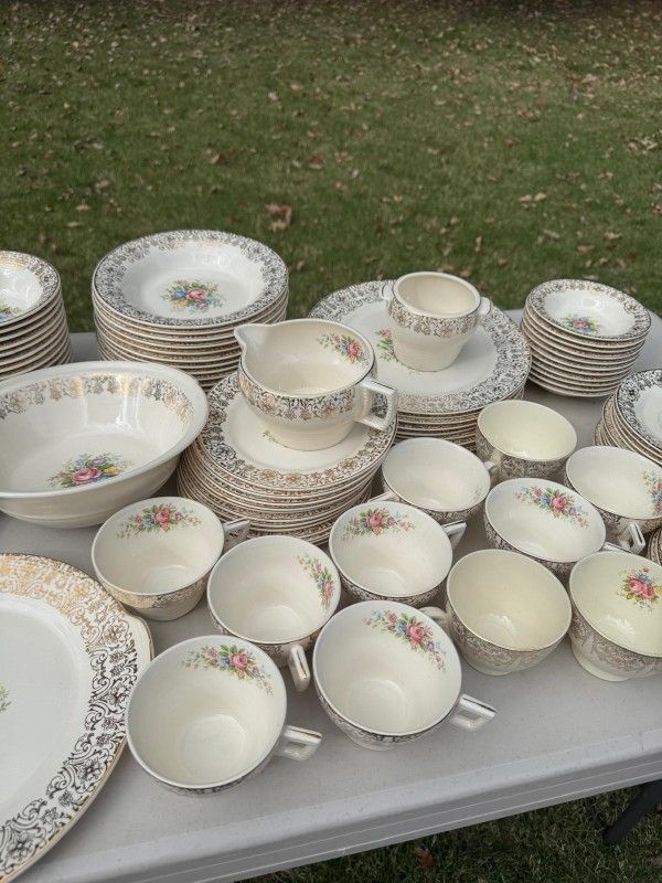 Limoges Set 94 Pieces Rosalie 1TS350-1 Warranted 22k Gold