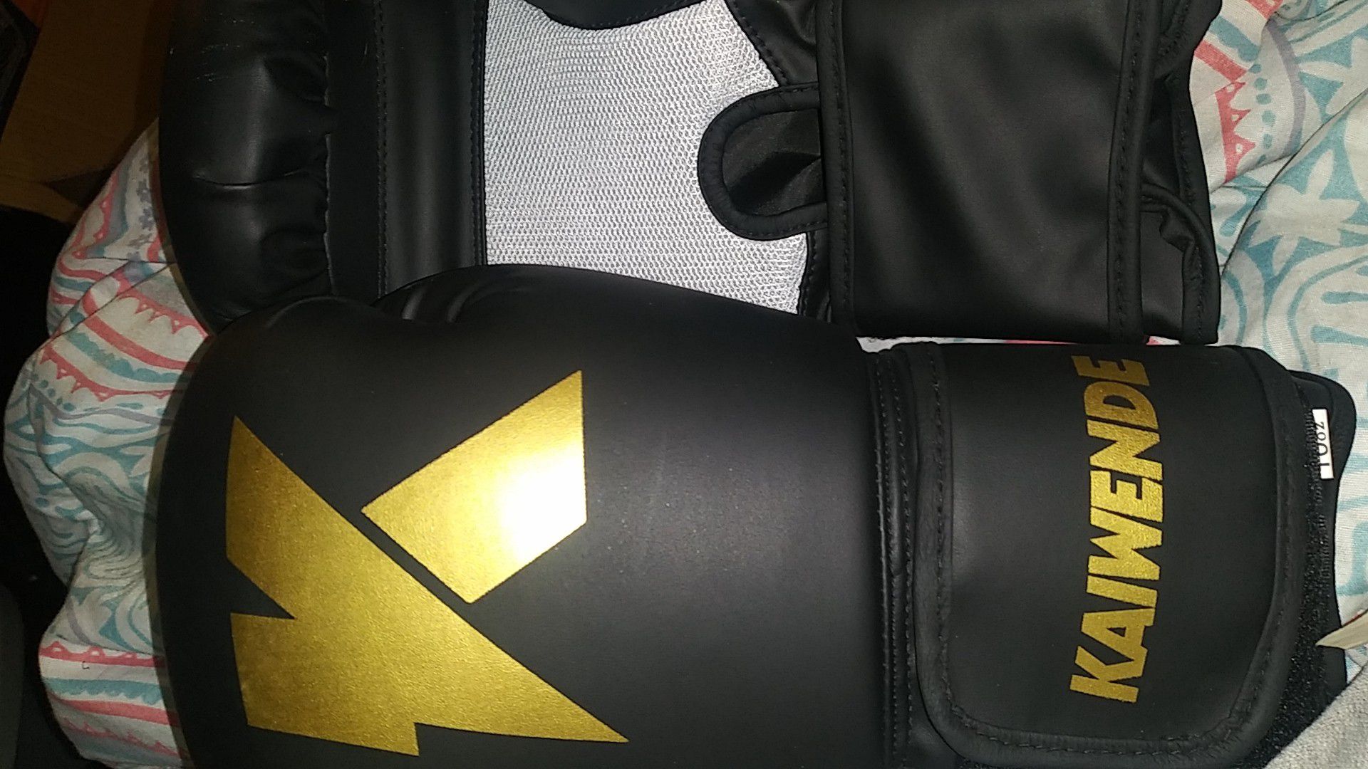 Brand new never used kaiwende boxing gloves