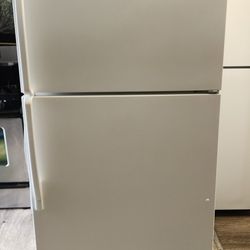 whirlpool Refrigerator 66x33x29 