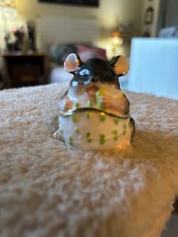 Enamel mouse trinket box