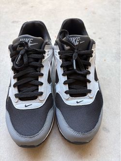 NIKE AIR MAX