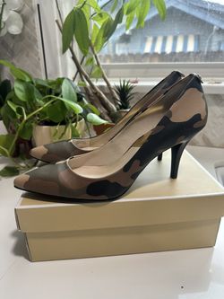 Michael kors Mid pump Size 11