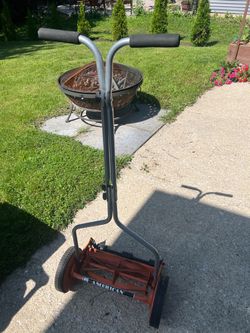 manual cylindrical lawn mower (reel mower)