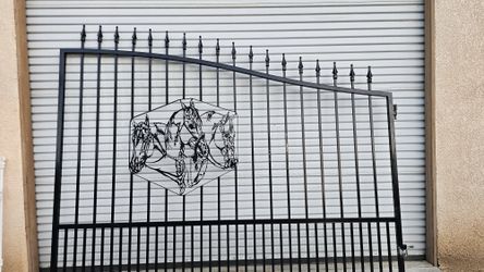 Rod Iron 20ft split driveway gate with horses