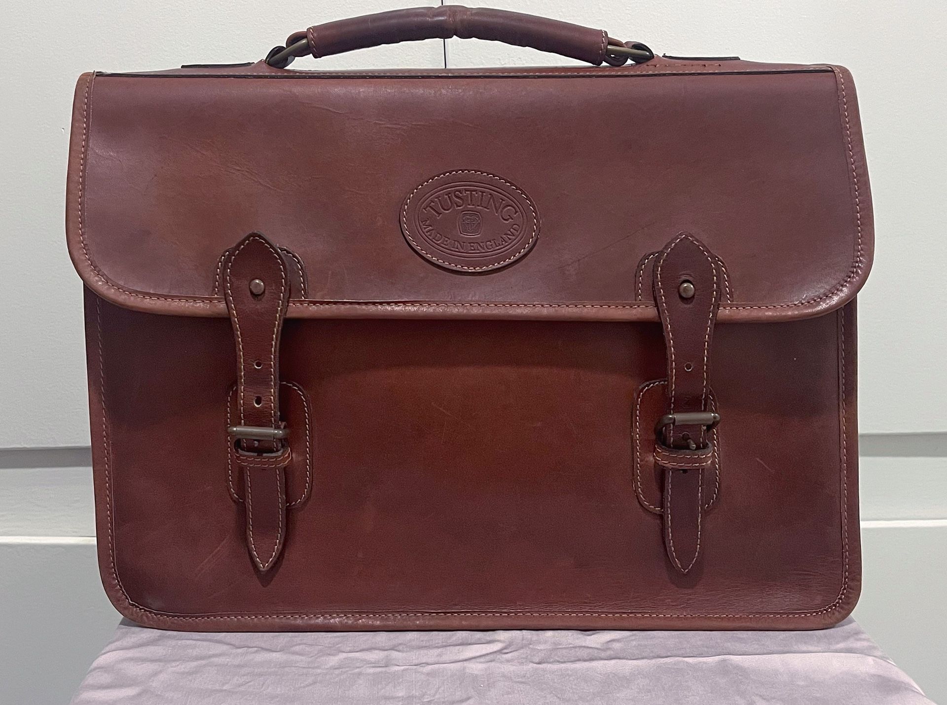 Tusting Men's Handcrafted Wymington Leather Business Briefcase