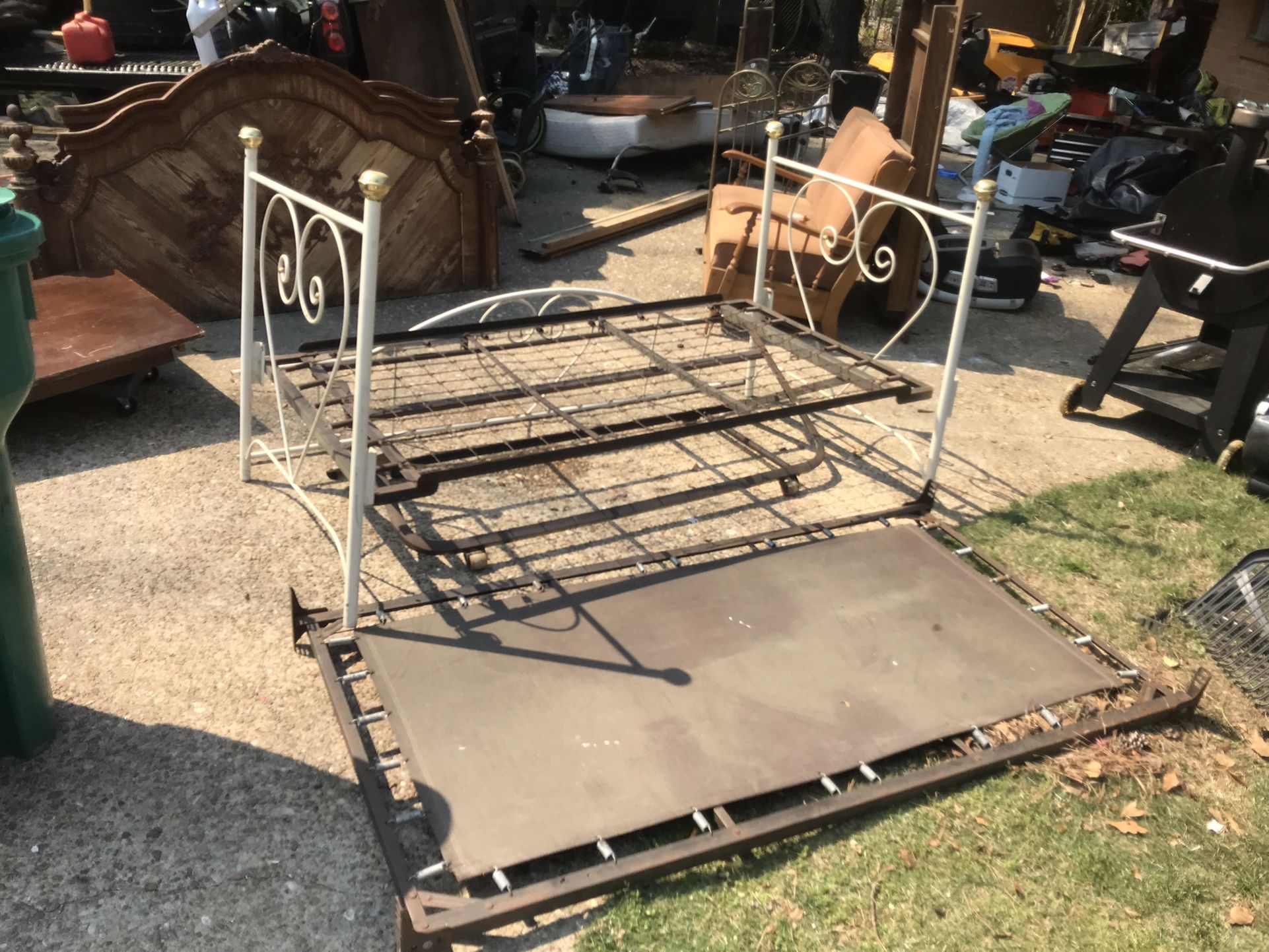 Antique Trundle Bed