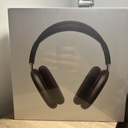 Apple AirPods Max Wireless Over-Ear Headset - Space Gray