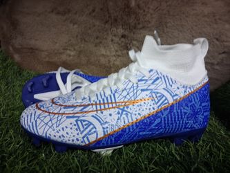 Soccer cleats us size 3.5youth