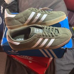 Adidas Gazelles Size 11.5