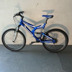 BICYCLE GIANT 24 SPEED SIZE 26 BRAND NEW