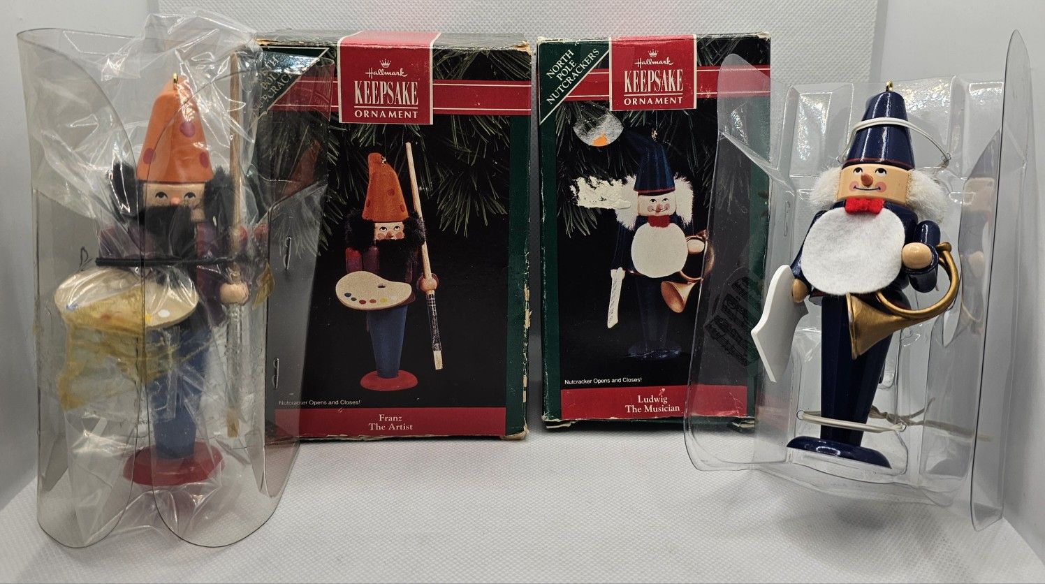 2 Hallmark Ornament 1992 North Pole Nutcrackers Franz Artist LUDWIG musician Set
Lot of 2 North Pole Nutcrackers series
Ornaments are brand new, ne