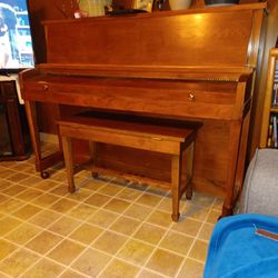 Oak Wood Piano