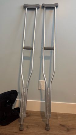 Crutches and boot (with pump) and crutches (pick up in 92119)