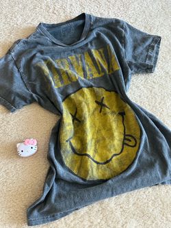 Nirvana Smiley Face Graphic Band T-Shirt Gray Distressed Wash Size Small