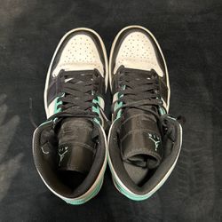 Mens Air Jordan Mid Shoe Size 10.5 (Used Twice)