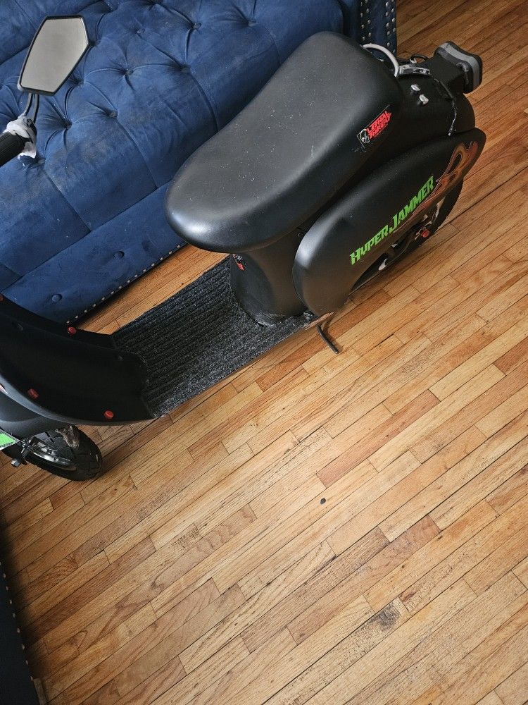 24 Vots Scooter 250 Wats Of Power Mod Small Up To To 130 Ponds Under More Speed 20 + Soon Gone Cheep Rwady To Go Chage Inc