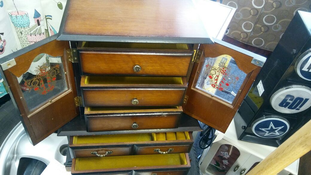 Jewelry box.