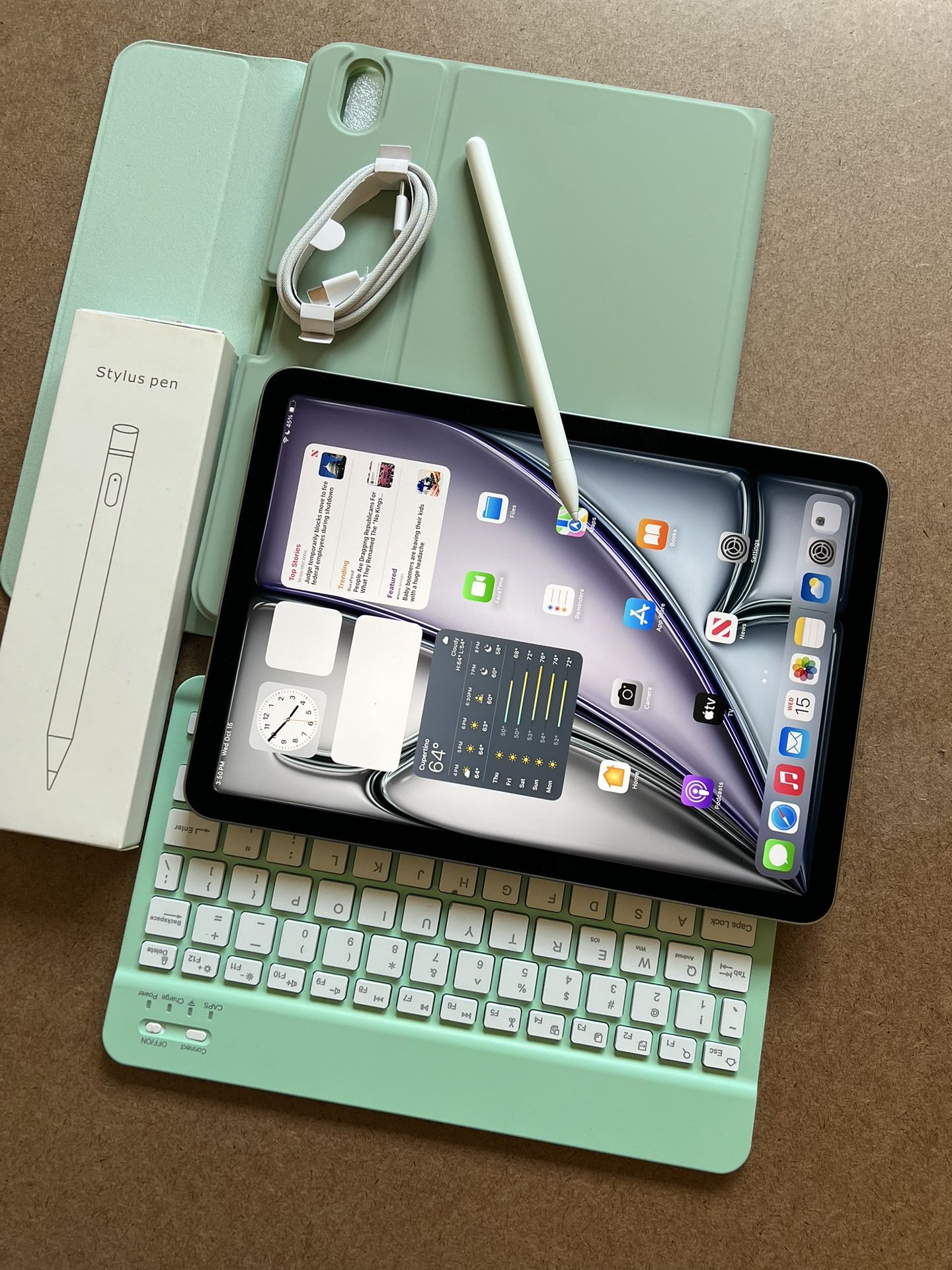 Apple iPad Air 11” (M3 chip / Newest 2025) 256GB with keyboard and pencil (100 % battery)