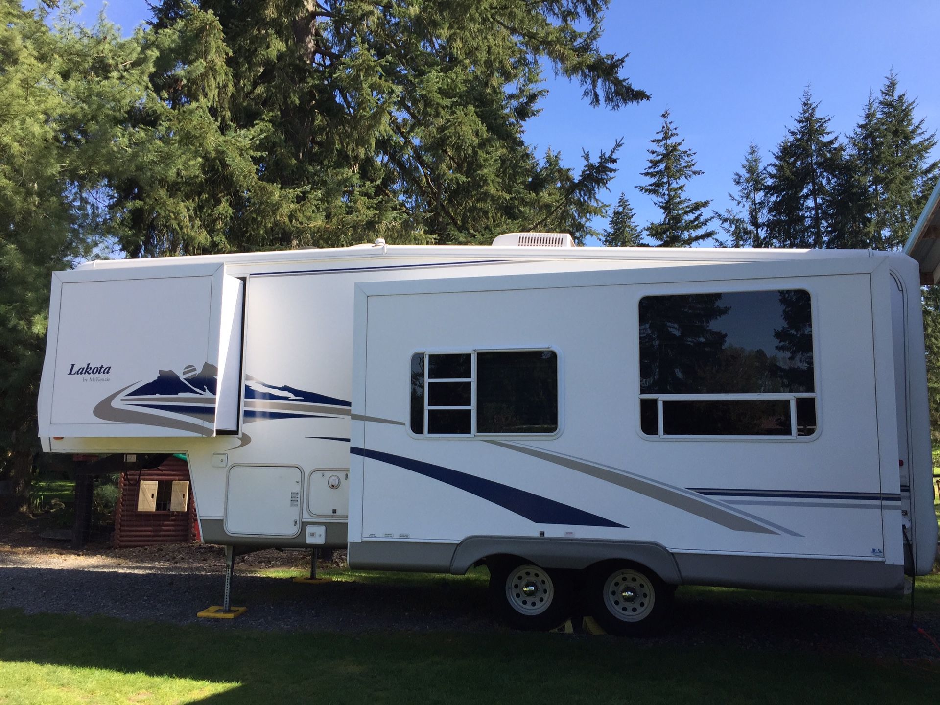 2003 Lakota by McKenzie 26’ Fifth wheel for Sale in WA OfferUp