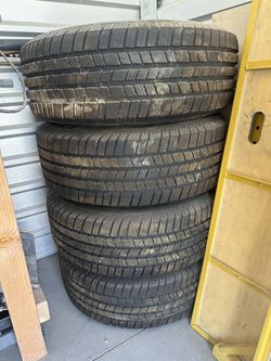 Selling Tires Michelin LT285/65R18 125/122R