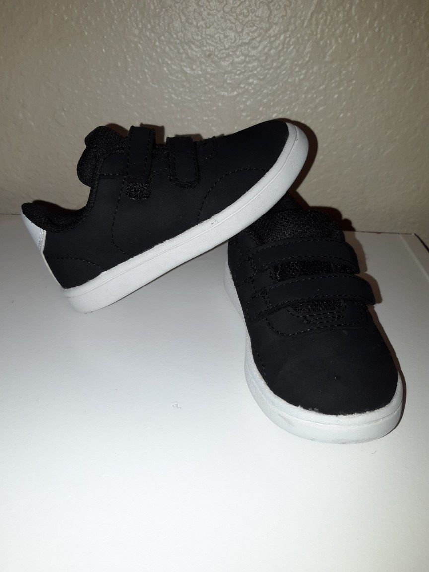 Black toddler boy shoe size 6c