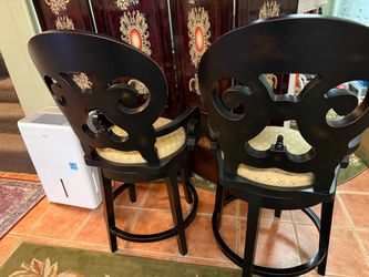 Two beautiful high top barstools Two beautiful high top