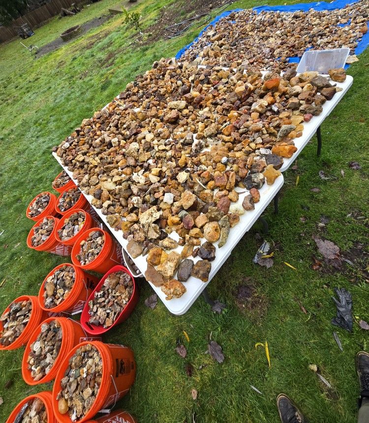 1000's of pounds of carnelian and agates