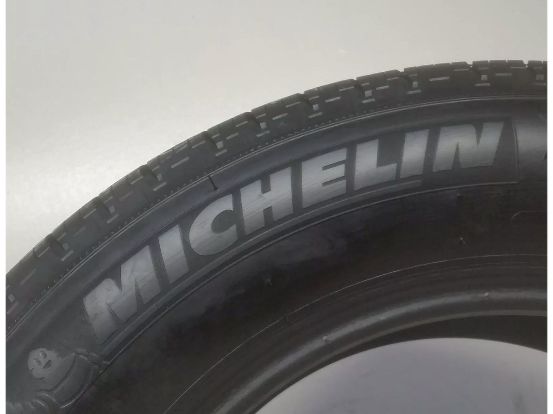 4 MICHELIN PRIMACY MXV4 235/60R17 100T USED TIRE